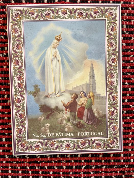 Cerâmicas e figuras católicas para decoração