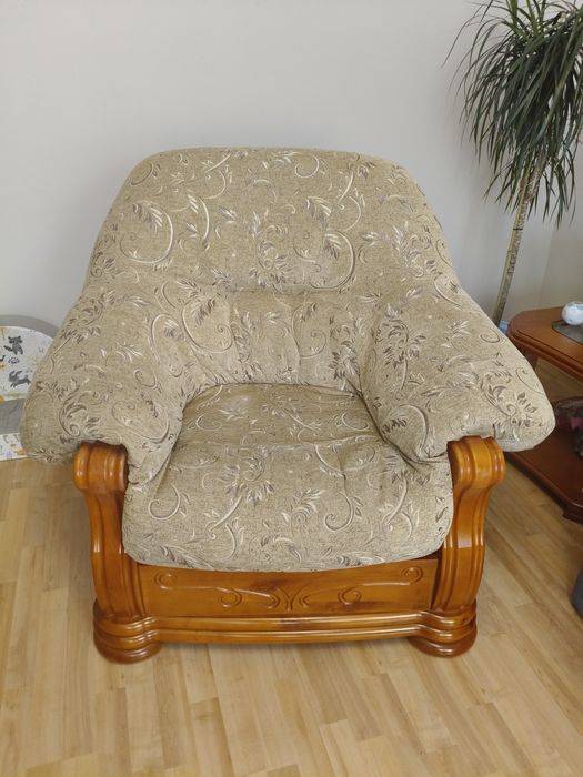 Dwa fotele do salonu. Duże, drewniane, solidne