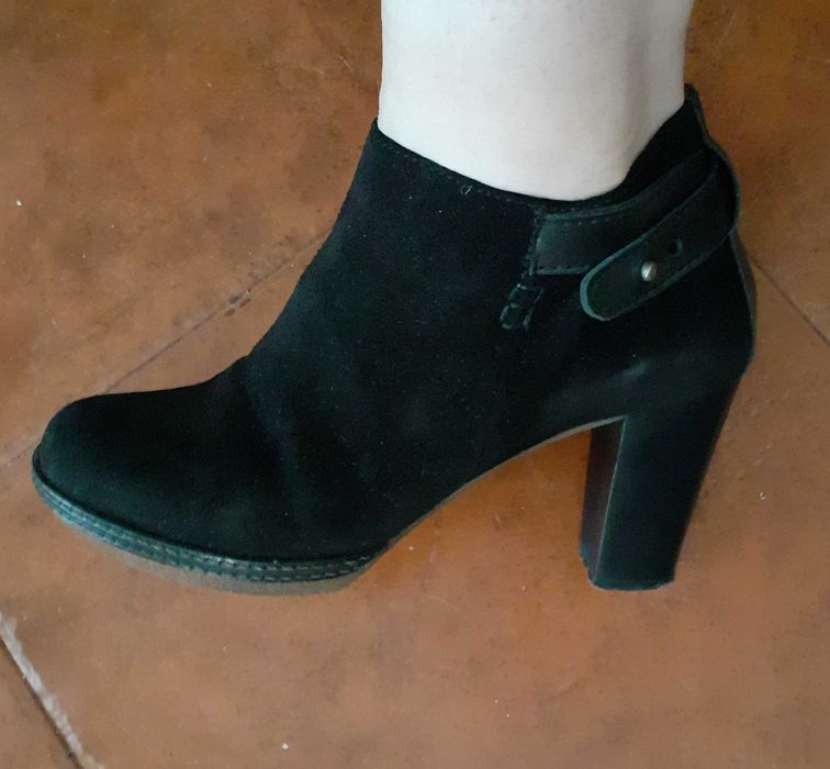 Botins/botas pretas camurça salto alto Gianna 36