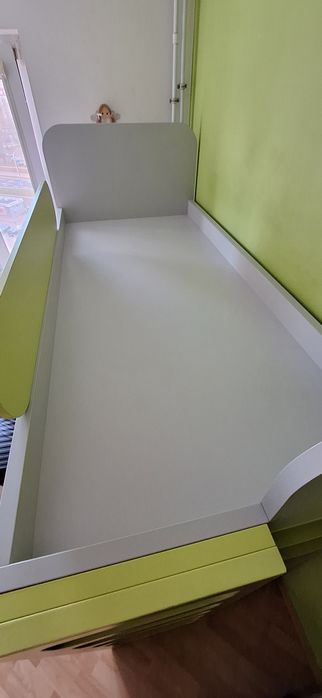 Łóżko piętrowe z garderobą i biurkiem