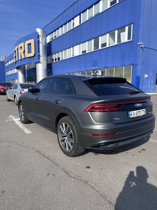 Оренда авто з водієм на весілля Audi Q8