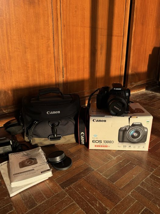 Máquina Fotográfica Reflex Canon EOS 1300D 18-55IS
