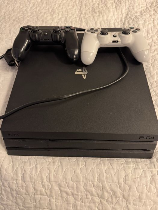 PS4 Pro + 2 kontrolery gratis