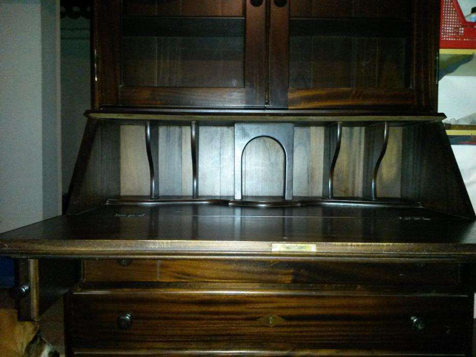 Escrivaninha / Armário / Secretária