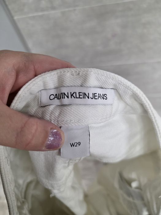 Calvin Klein biała spódnica jeansowa z napisami rozmiar 29