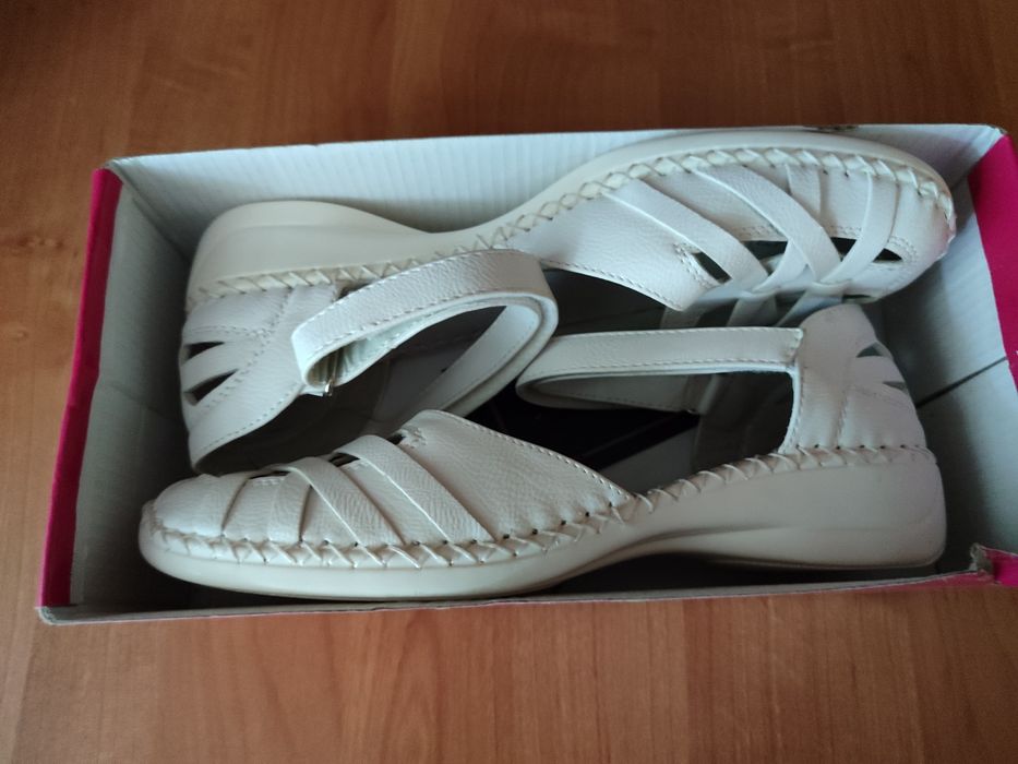 Nowe sandałki damskie 40