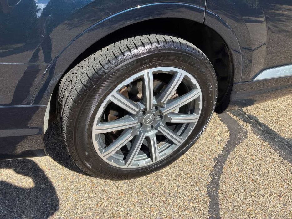 AUDI Q7      2017