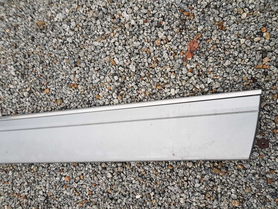 Listwa prawych drzwi mercedes W126 sec 2 seria