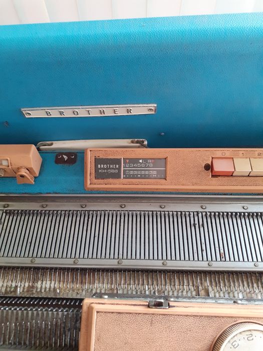 Maquina de tricô BROTHER KH-588