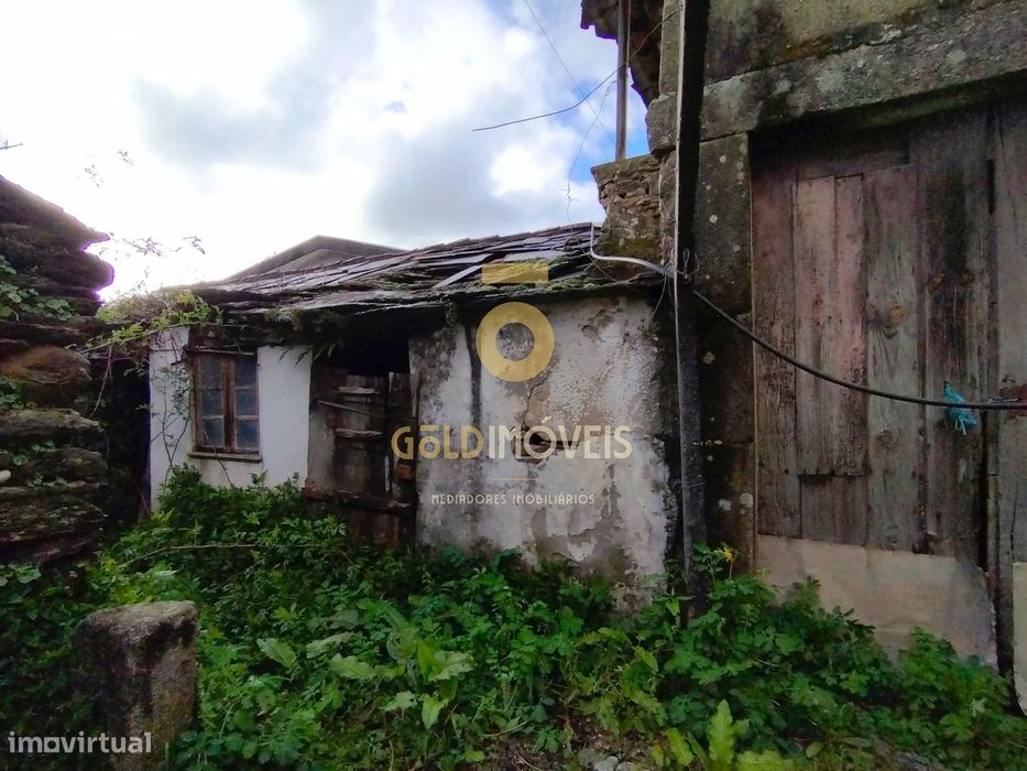 Moradias para Restaurar — Cinfães, Viseu