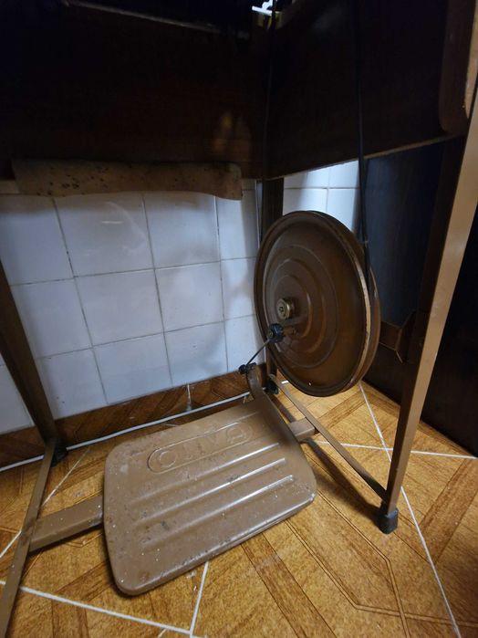 Máquina de Costura OLIVA