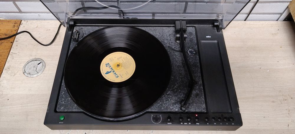 Gramofon BRAUN P 701. Full automatic