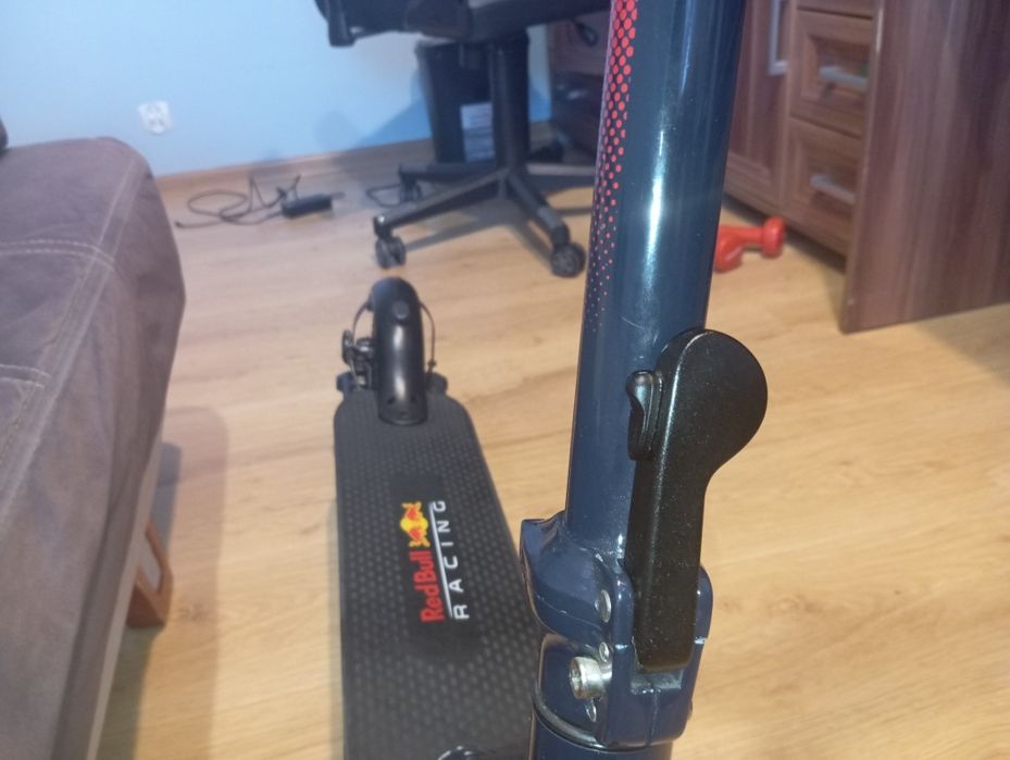 Hulajnoga elektryczna Red Bull Racing 8, 5