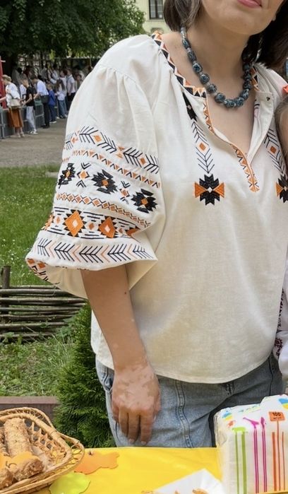 Жіноча вишиванка бренду Merezka розмір М