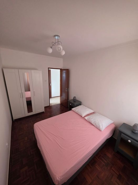 Arrendo T2 remodelado entrada imediata