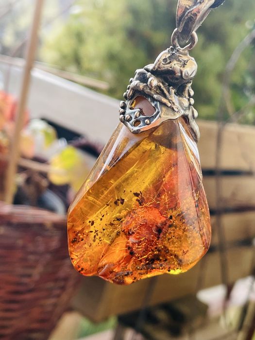 Nowy, duży wisior z naturalnego bursztynu