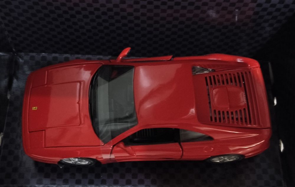 Miniaturas de 7 carros de vários tamanhos e preços
