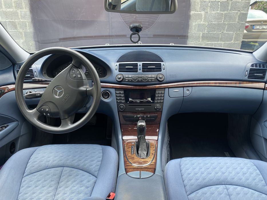 W211 Mercedes 2003 рік