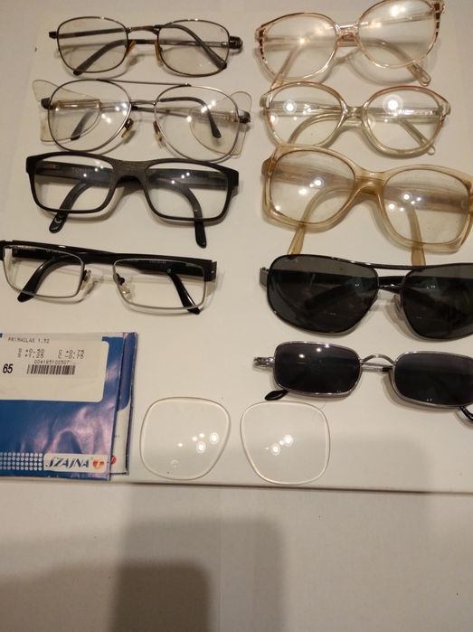 Okulary korekcyjne z etui vintage i współczesne