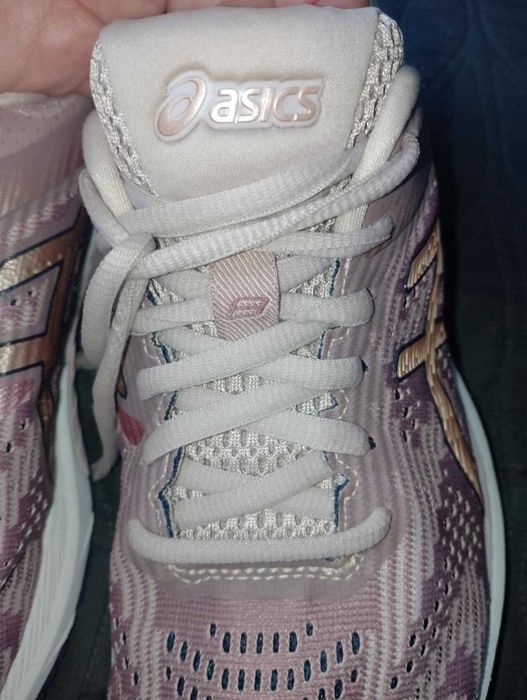 Asics GT2000 buty do biegania plaskostopie 39