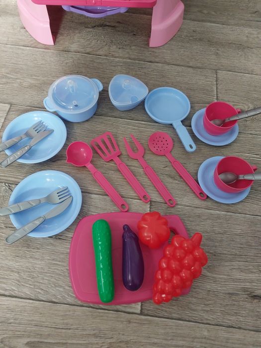 Ігрова дитяча кухня , пар ,світло, звуки.