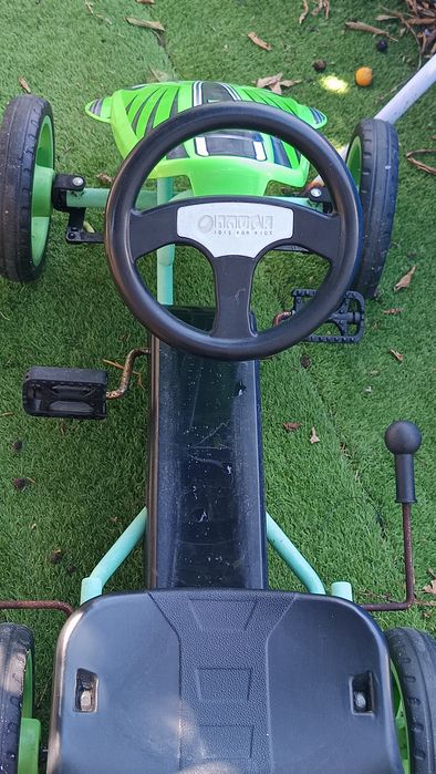 Kart a pedais infantil
