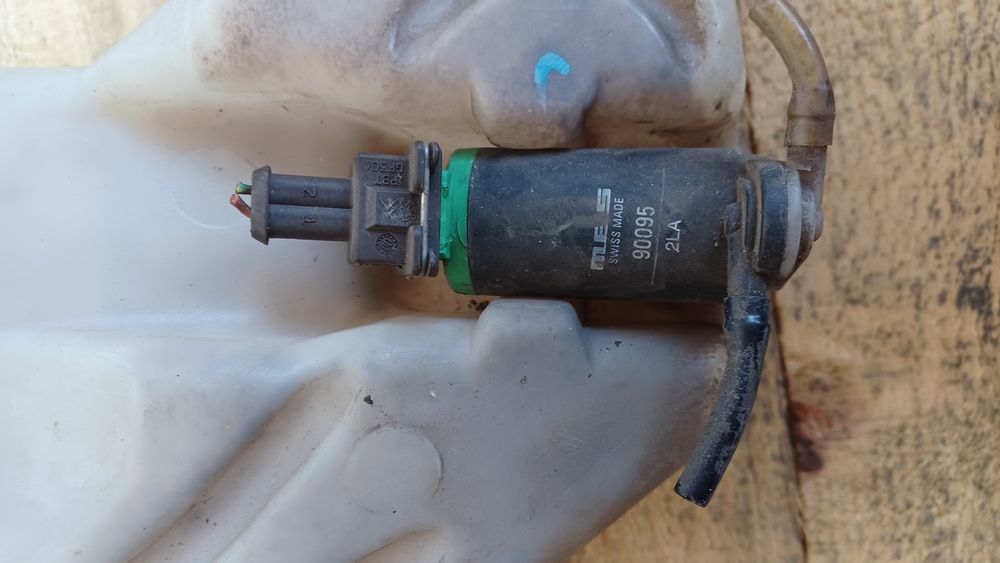 Depósito limpa vidros com motor Peugeot 206