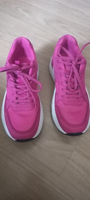 Кросівки жіночі 38 розмір