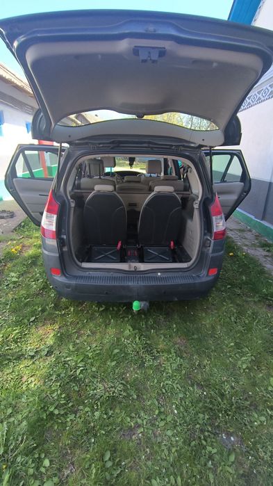 Продаєть авто Renault Scenic Megane 2006 року газ/бензин. 7 місць 205т пробіг.