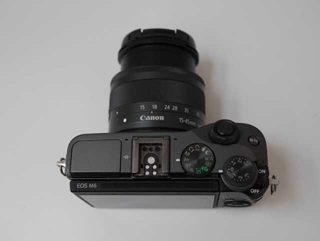 Camara Canon Eos M6 + Lente EF-M 15–45mm