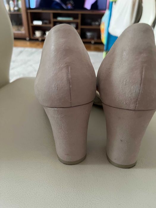 Eleganckie czółenka Caprice roz 37