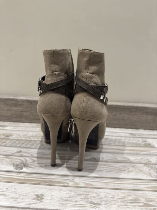 Ботильйони жіночі замшеві на підборах