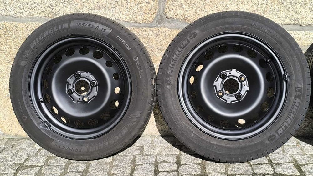 4 jantes 15" de ferro com pneus Michelin como novos