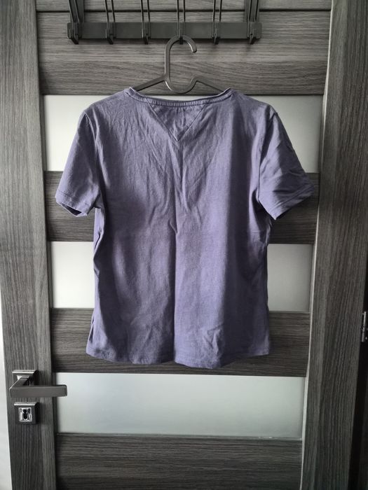 Granatowy t-shirt z dekoltem V, Tommy Hilfiger rozm. S