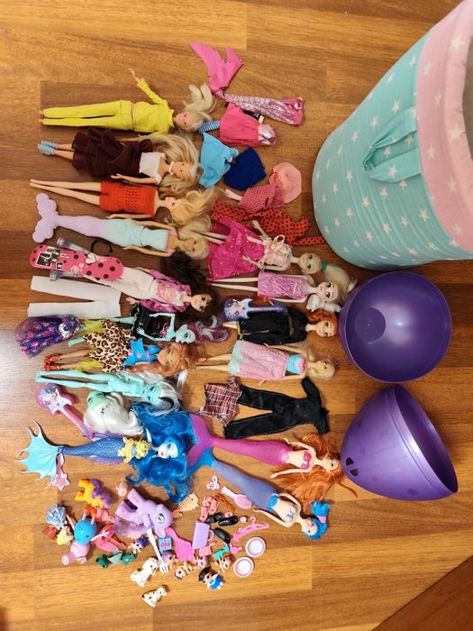 Великий набір кукол  Barbi та аксесуари до них