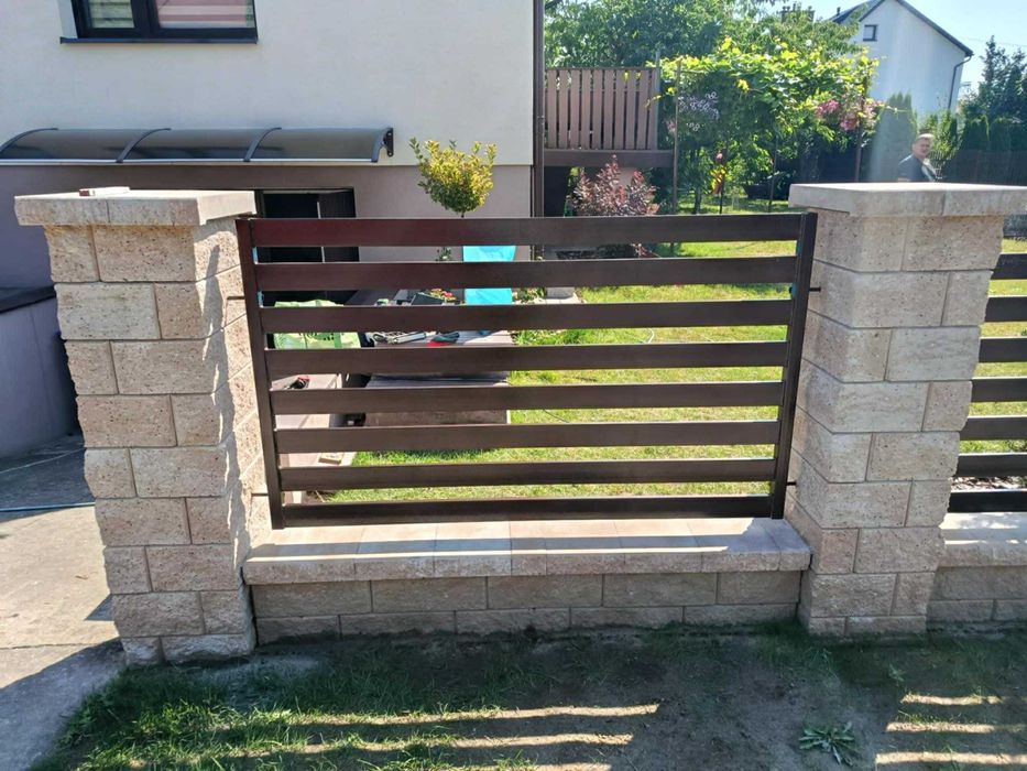 Montaż ogrodzeń z pustaka, paneli i płyt betonowych. Demontaż starych.