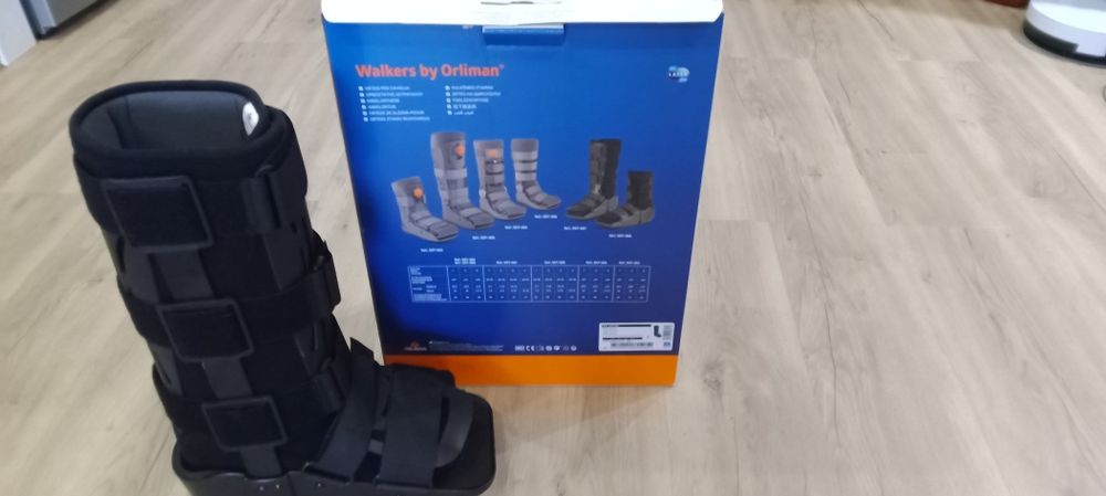 Bota ortopédica em estado novo