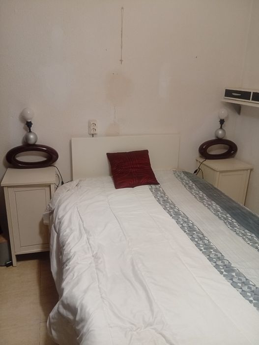 Tenho quarto para alugar na zona de Porto salvo Oeiras  entrada imediata