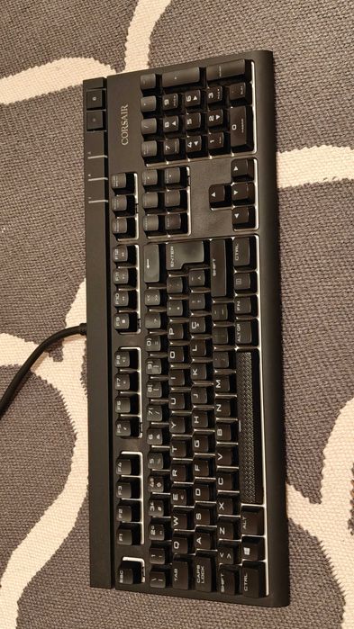 Teclado mecanico Corsair Strafe RGB (layout PT) + Rato Corsair