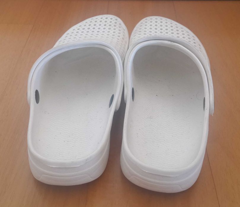 Crocs brancas - Tamanho 44