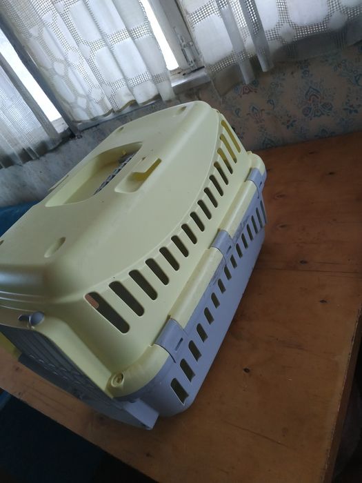 Переноска для кошек і собак