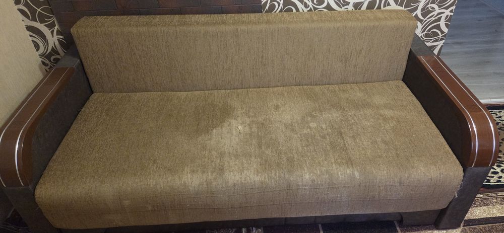 Диван б/у в хорошому стані,розкладний, повністю  справний