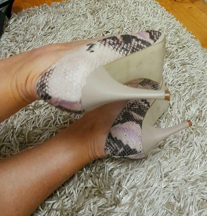 Sapatos salto alto marca brasileira. Tamanho 39. Tacão 9,5cm.