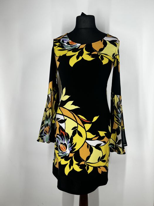 Czarna wkegancja olowkowa sukienka w kwiaty