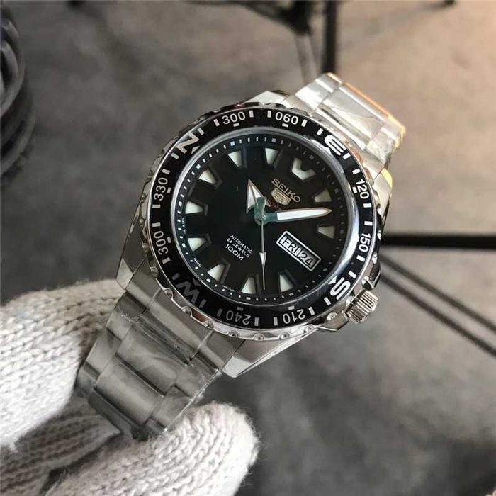 Годинник автоматичний Seiko 5 Sports Automatic blue dial stainless steel men's watch (Model SRP747J2)