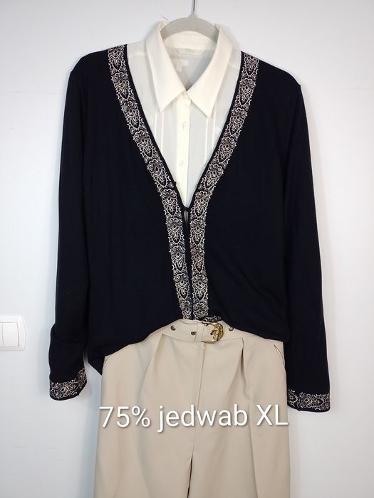 Czarny kardigan Solar z dekoracyjną, haftowaną lamówką przy dekolcie,