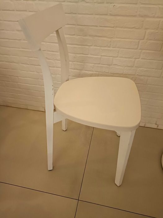 Mesa tampo em madeira e mármore com suporte metálico + cadeiras