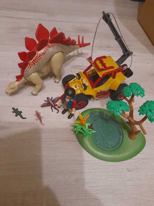 Playmobil 9432 Pojazd badawczy ze stegozaurem