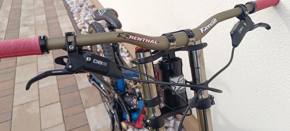 Rower zjazdowy YT TUES 2.0 Pro Downhill DH