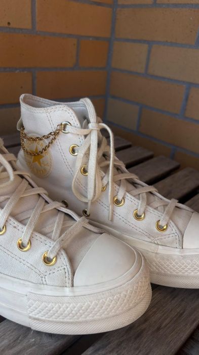 Sapatilhas Converse Chuck Taylor Plataforma Brancas com Corrente Dourada e Coração